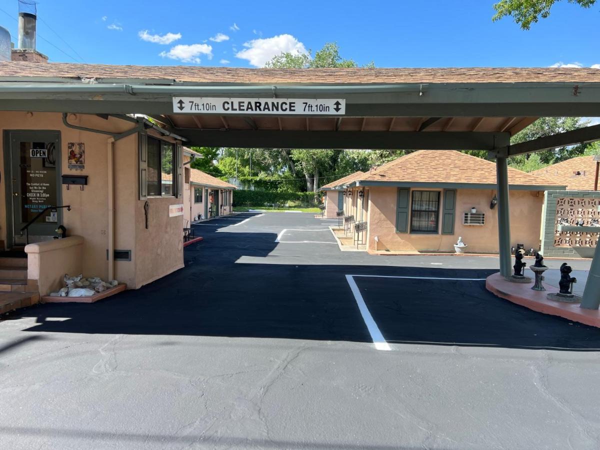 Bishop Elms Motel Kültér fotó